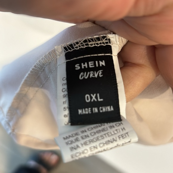 Beautiful blouse - Picture 3 of 3